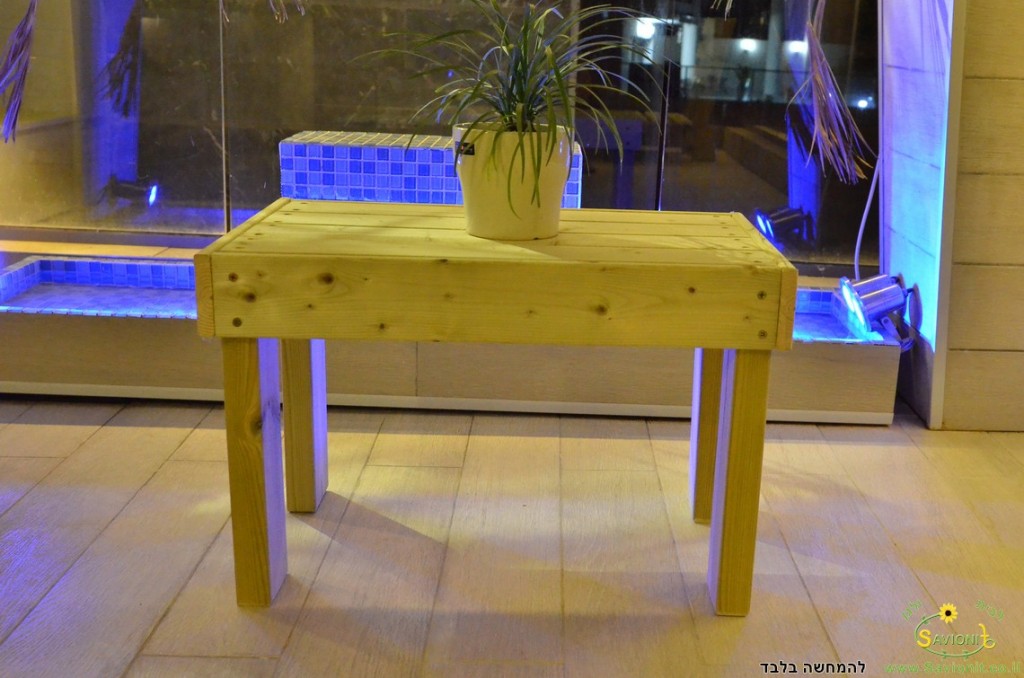 שולחן עץ לפינת זולה 60X40 ס"מ להמחשה בלבד