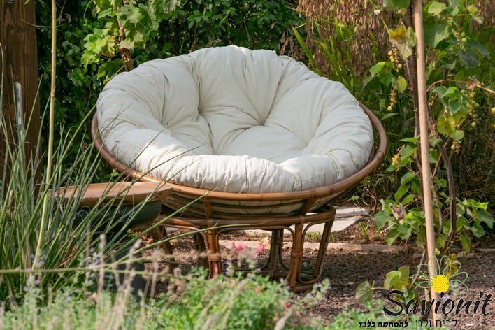 כורסא עשויה במבוק איכותי דגם ג'ון ריפוד קפיטונז' שמנת
