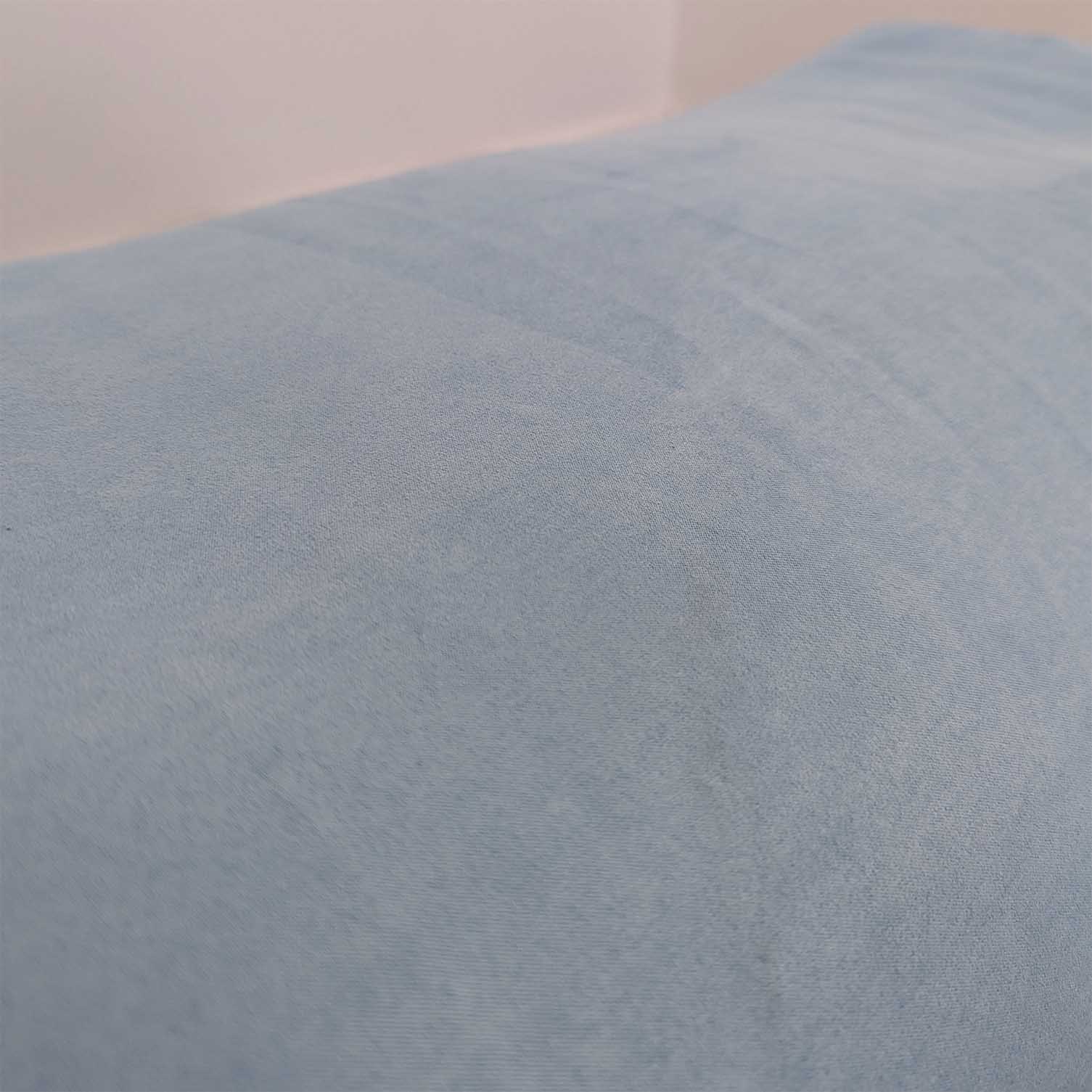 הדום פוף SILK תכלת תקריב