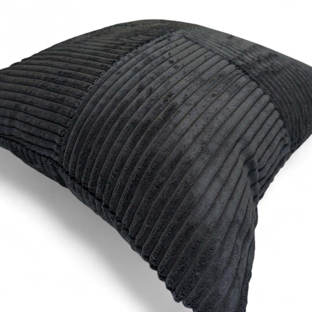 Decorative Pillow 4545 Cm Diamond Model - Black Zoom In כרית נוי 4545 קורדרוי קטיפתי DIAMOND - שחור