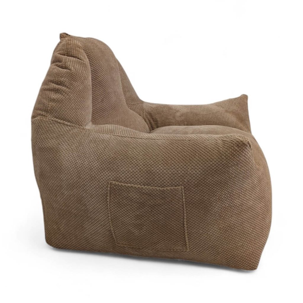 פוף כורסא לסלון VOLENDAM חום בהיר ממוקם בסלון