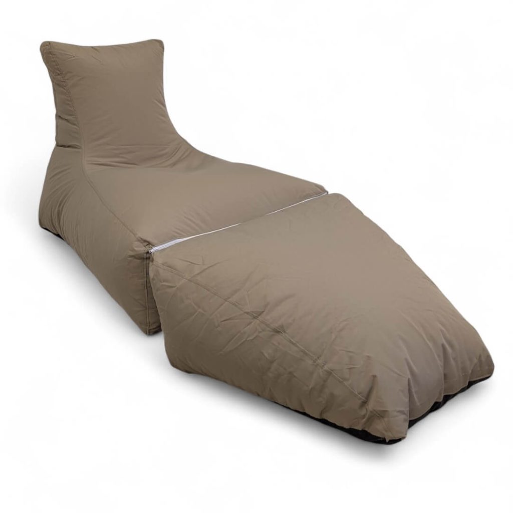 פוף מיטת שיזוף LUSINDA בז' כהה במרפסת