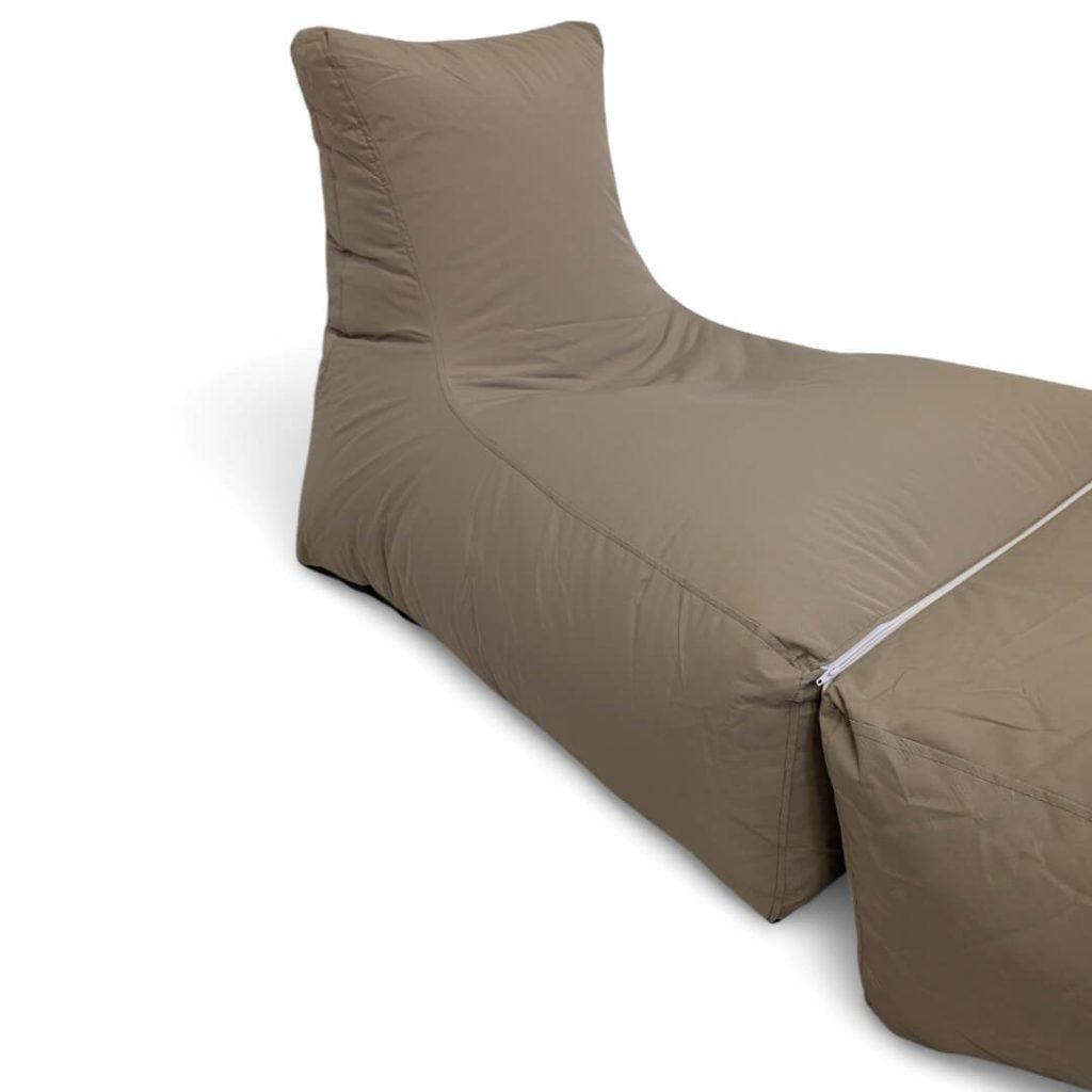 פוף מיטת שיזוף LUSINDA בז' כהה במרפסת